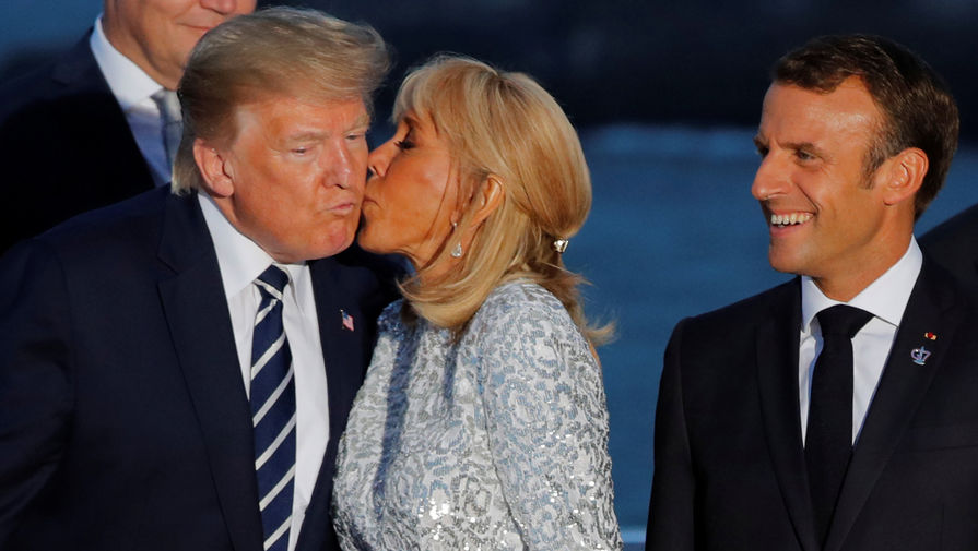 Президент США Дональд Трамп, первая леди Франции Брижит Макрон и президент Франции Эммануэль Макрон на&nbsp;саммите G7, 25&nbsp;августа 2019&nbsp;года 