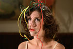 <b>Амазонки на Луне (1987)</b>
<br><br>
Сюжет скетч-шоу «Амазонки на Луне» представляет собой пародию на низкобюджетные научно-фантастические фильмы 1950-х годов. В одном из эпизодов актриса, в реальной жизни страдавшая от наркотической зависимости, сатирически обыграла пропагандистскую ленту «Косяковое безумие» (1936), предупреждающую о вреде употребления марихуаны