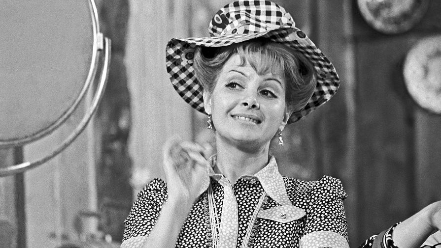 Первый выпуск «Кабачка» вышел 16&nbsp;января 1966&nbsp;года. На&nbsp;фото &mdash; актриса Валентина Шарыкина в&nbsp;роли официантки пани Зоси