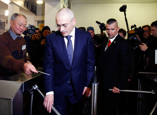 Михаил Ходорковский (признан в РФ иностранным агентом) в&nbsp;музее Берлинской стены