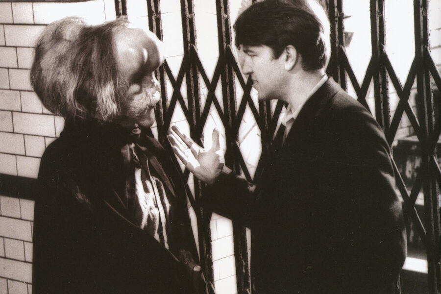 Джон Херт и Дэвид Линч на&nbsp;съемках фильма &laquo;Человек-слон&raquo; (1980)