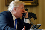 Дональд Трамп разговаривает с Владимиром Путиным 