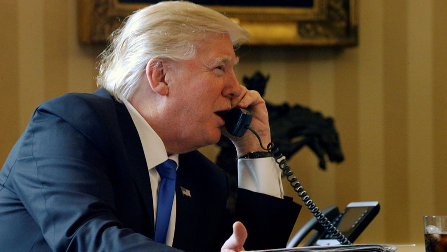 Дональд Трамп разговаривает с&nbsp;Владимиром Путиным 