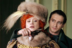 Мария Миронова и Константин Хабенский в фильме «Статский советник» (2005)