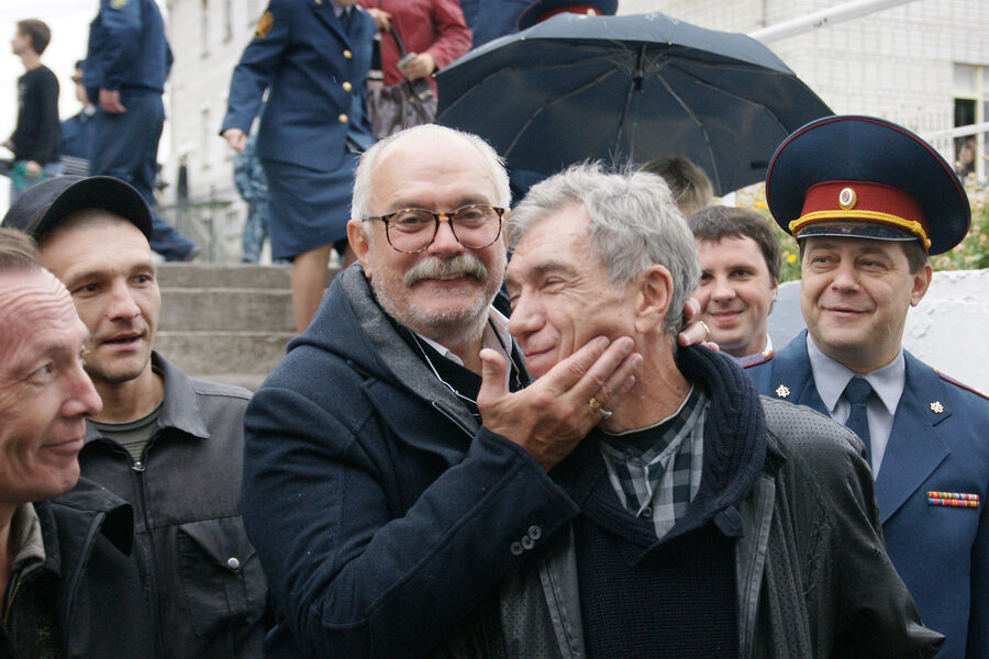 Кинорежиссер Никита Михалков и телеведущий Юрий Николаев во время посещения исправительной колонии №6 в&nbsp;городе Самара, 2010&nbsp;год