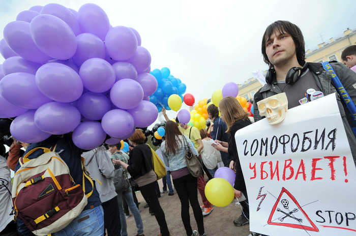 Во время акции ЛГБТ-активистов на&nbsp;Марсовом поле в&nbsp;Санкт-Петербурге
