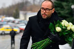 Актер Максим Аверин во время прощания с заслуженной артисткой России Натальей Крачковской