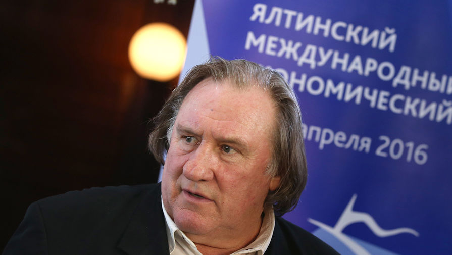 Актер Жерар Депардье во время дегустации вина в&nbsp;ресторане &laquo;Ласточка&raquo;