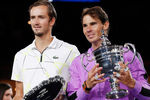 В&nbsp;18 лет семья отправила Медведева во Францию &mdash; отец теннисиста видел в&nbsp;сыне потенциал и настаивал на&nbsp;серьезных тренировках. НА&nbsp;фото: финалисты Открытого чемпионата США по&nbsp;теннису 2019&nbsp;в&nbsp;мужском одиночном разряде Даниил Медведев (Россия) и Рафаэль Надаль (Испания) на&nbsp;церемонии награждения