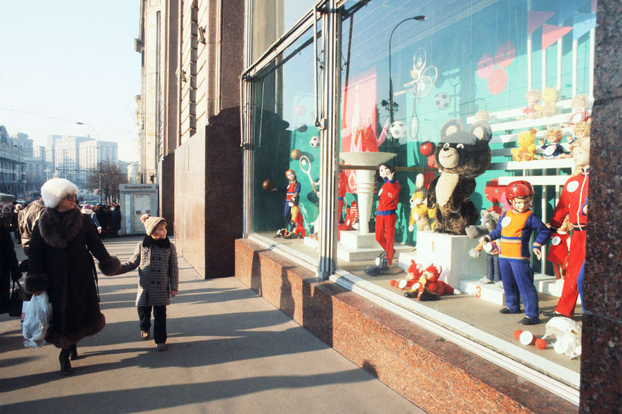 У&nbsp;магазина &laquo;Детский мир&raquo; в&nbsp;Москве, 1979&nbsp;год