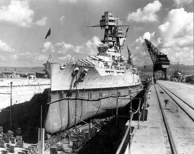 Американский линкор «Невада» в доке на военно-морской верфи Перл-Харбор, Гавайи, приблизительно 1935 год
