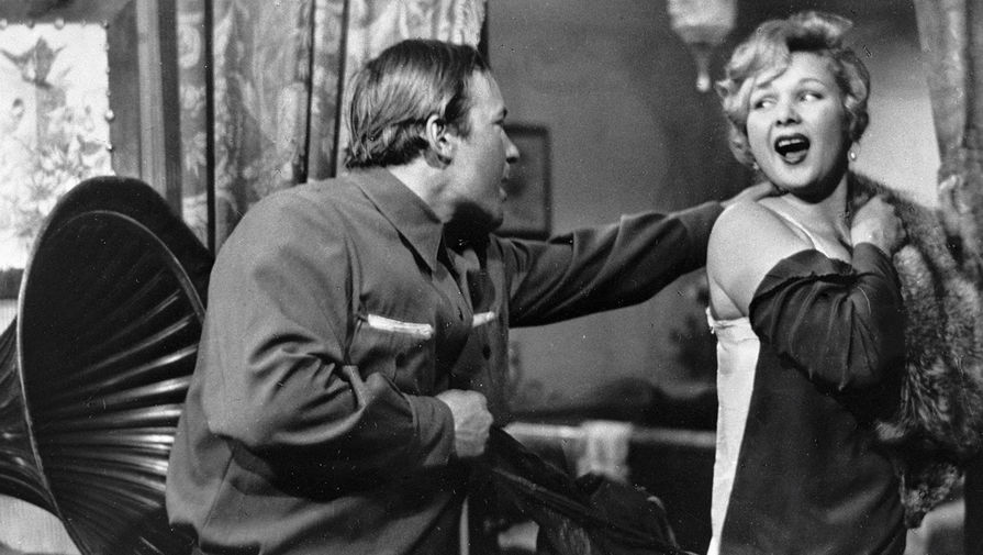 Актеры Николай Губенко и Светлана Жгун в кадре из фильма «Директор», 1970 год