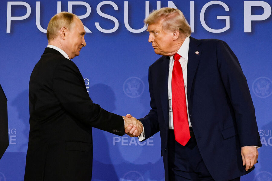 Президент РФ Владимир Путин и президент США Дональд Трамп во время пресс-конференции на&nbsp;военной базе Эльмендорф&nbsp;- Ричардсон на&nbsp;Аляске, 16&nbsp;августа 2025&nbsp;года