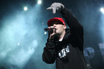 Солист группы Limp Bizkit Фред Дерст во время выступления на ежегодном фестивале Rockfest 98 в St. Pete Times Forum в Тампе, Флорида, 24 апреля 2010 года