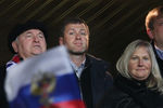 2009 год. Юрий Лужков, Роман Абрамович, Елена Батурина, Сергей Капков (слева направо) на трибуне БСА «Лужники» на матче Россия – Словения