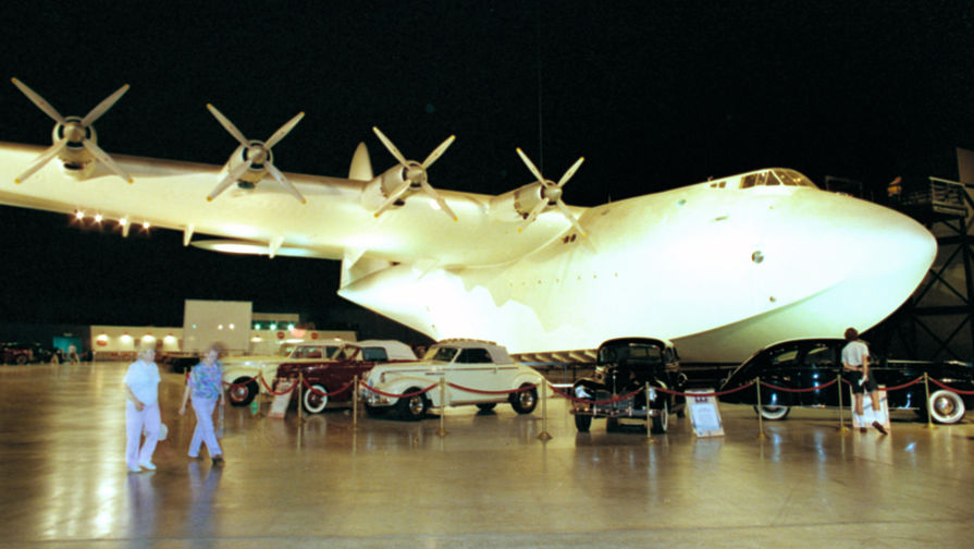Hughes H-4 Hercules в&nbsp;Калифорнии за&nbsp;несколько месяцев до&nbsp;перемещения в&nbsp;Орегон, июль 1992&nbsp;года