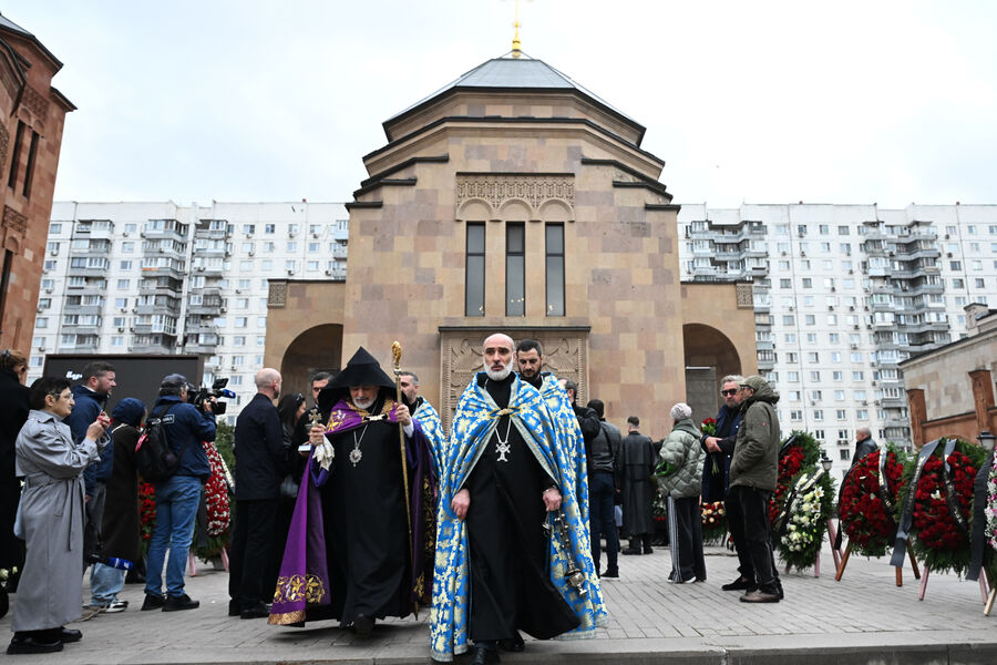 Армянская церковь Святого креста в&nbsp;Москве, где проходит церемония прощания с&nbsp;режиссером и телеведущим Тиграном Кеосаяном, 28&nbsp;сентября 2025&nbsp;года