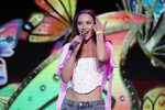 <b>Mia Boyka</b>
<br><br>
Певица Мария Бойко, известная под псевдонимом Mia Boyka, родилась в деревне Захонье-2 Кингисеппского района Ленинградской области на границе с Эстонией. По ее словам, она росла в «максимально строгой семье». Училась Мария в протестантской школе. Детские годы она вспоминает без ностальгии. «Помню, как шла зимой на урок английского из одного корпуса в другой – и меня по дороге закидали снежками. Шапка слетела, губа разбита, тетрадки и учебники намокли… Поэтому я школьные годы не люблю вспоминать и не скучаю по школе. Но при этом я понимаю, что, будь у меня тогда все хорошо, я так и осталась бы в деревне», — рассказывала она журналу Hello!.
Хотя у певицы нет музыкального образования, она всегда любила петь. Успех ей принесли любительские видео в соцсетях: на них обратил внимание рэпер T-killah, который и стал ее продюсером.
