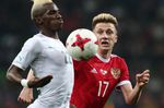 Александр Головин (справа) против Мамаду Багайоко