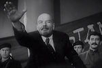 Кадр из фильма «Ленин в Октябре» (1937). Режиссеры Михаил Ромм и Дмитрий Васильев. В роли Ленина — актер Борис Щукин