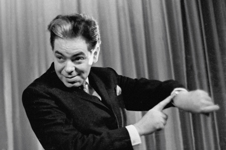 Аркадий Райкин во время выступления, 1964&nbsp;год
