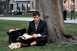 <b>«Игры разума» (2001)</b>
<br><br>
После сильного и мужественного воина в «Гладиаторе» Рассел Кроу перевоплотился в нелепого и неуклюжего гения – математика и лауреата Нобелевской премии Джона Нэша. Перед съемками актер несколько раз встречался с ученым, чтобы скопировать его мимику и беспокойные движения рук. Биографическая драма режиссера Рона Ховарда принесла Кроу еще одну номинацию на «Оскар» и «Золотой глобус».
