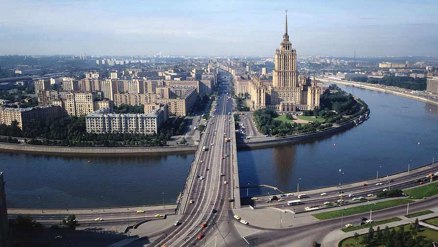 Панорама Москвы на Кутузовский проспект и гостиницу «Украина»