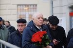 Люди в очереди в Центральный дом журналиста, где проходит церемония прощания с Людмилой Алексеевой, 11 декабря 2018 года