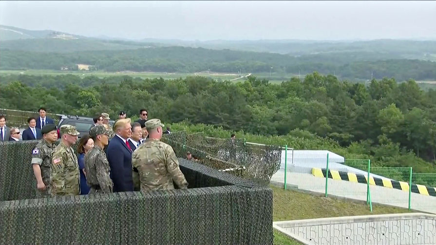 Президент США Дональд Трамп в демилитаризованной зоне (ДМЗ), 30 июня 2019 года