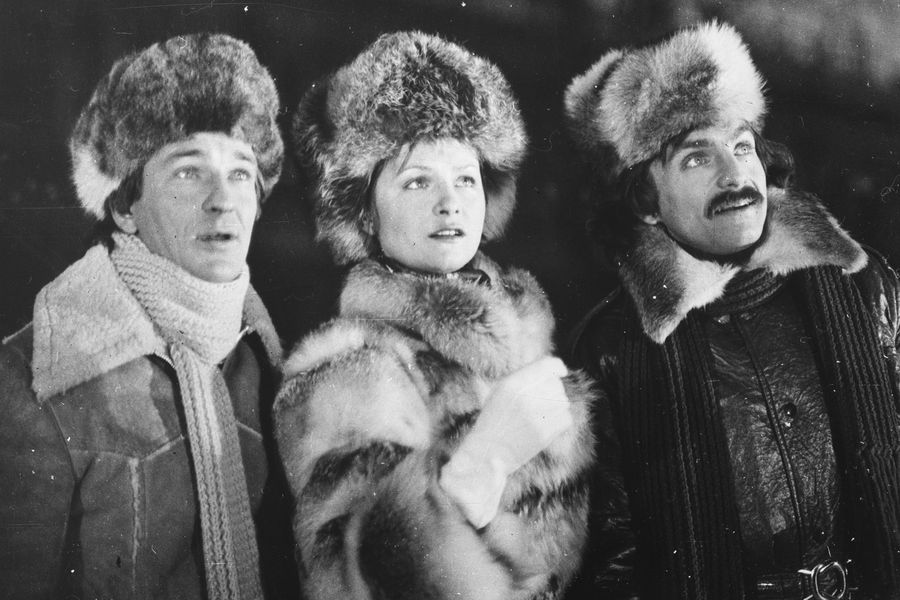 Юрий Овчинников в&nbsp;роли Александр, Ирина Скобелева&nbsp;- Настя и Амаяк Акопян&nbsp;- Степан в&nbsp;кадре из&nbsp;фильма &laquo;Фантазия на&nbsp;тему любви&raquo;, 1981&nbsp;год