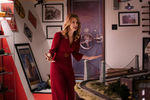 В сериале «Большая маленькая ложь» (2017-2019) Дерн исполнила одну из центральных ролей — Ренаты Клайн. За участие в проекте она получила “Золотой глобус” и “Эмми” в номинации “Лучшая женская роль второго плана — телесериал, мини-сериал или телефильм”.
<br><br>
Кадр из сериала «Большая маленькая ложь» (2017-2019)