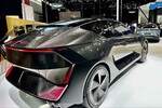 Концепт электрического Lexus LF-ZL на международном автосалоне Auto China 2024 в Пекине