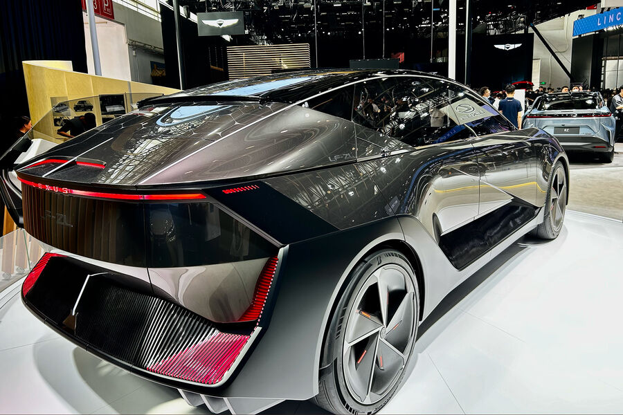 Концепт электрического Lexus LF-ZL на&nbsp;международном автосалоне Auto China 2024&nbsp;в&nbsp;Пекине