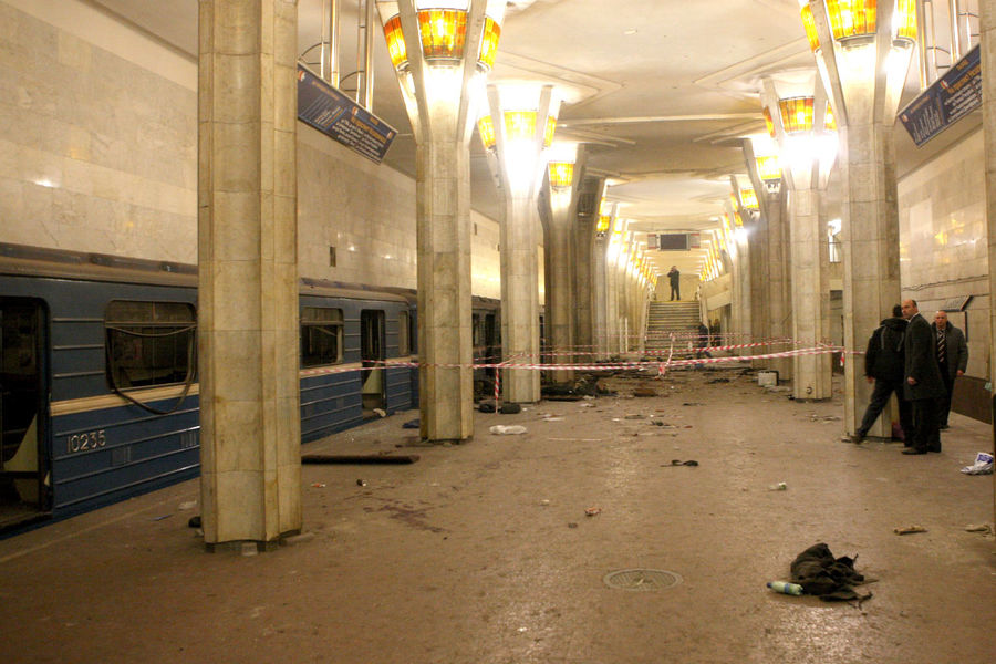 Станция метро &laquo;Октябрьская&raquo; после взрыва, 11&nbsp;апреля 2011&nbsp;года