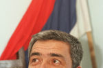 Один из лидеров косовских сербов Оливер Иванович во время общения с журналистами в городе Косовска-Митровица, 2000 год
