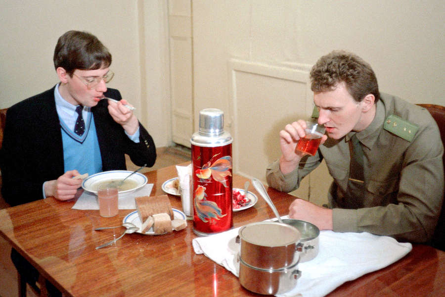 Обеденный перерыв Матиаса Руста во время суда, Москва, 1987&nbsp;год
