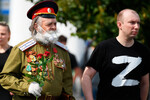 Люди идут на церемонию прощания с журналисткой и политологом Дарьей Дугиной в телецентре «Останкино» в Москве, 23 августа 2022 года