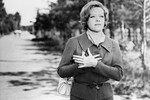 <b>«Анна и командор», Евгений Хринюк (1974)</b>
<br><br>
По сюжету мелодрамы «Анна и командор» драматург (Иннокентий Смоктуновский) пишет сценарий об известном погибшем ученом (Василий Лановой) и знакомится с его супругой (Алиса Фрейндлих). В итоге вместо рассказа об ученом у него получается история большой любви.