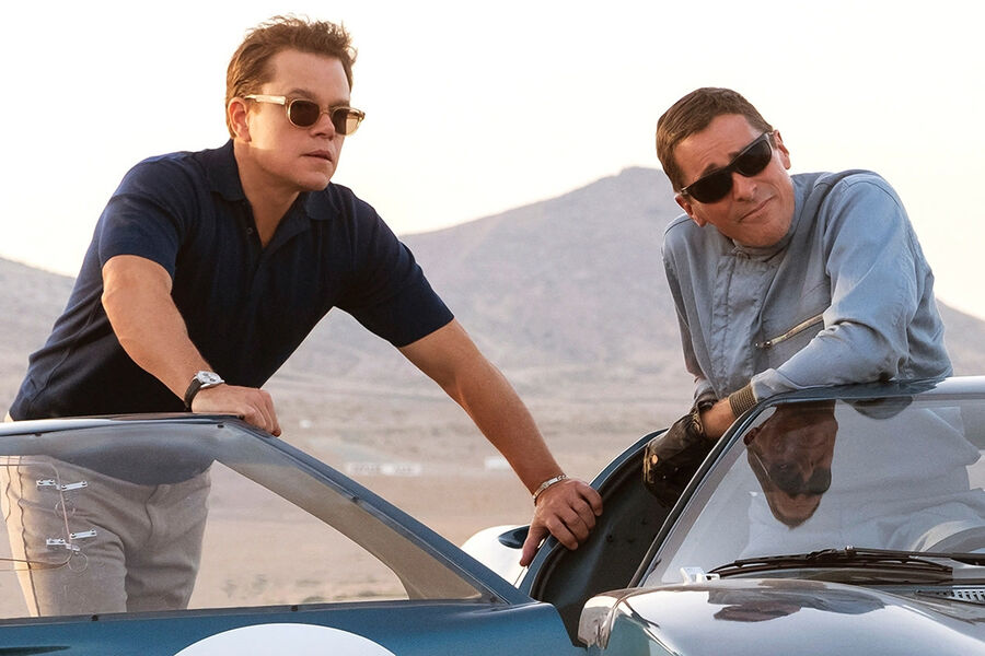 <b>Кадр из&nbsp;фильма «Ford против Ferrari» (2019)</b>
<br><br>
В&nbsp;этой биографической спортивной драме Бэйл сыграл автогонщика и гоночного инженера Кена Майлза &mdash; личность, реально существовавшую и в&nbsp;своей области легендарную. Гениальный, но вспыльчивый, он соглашается привести к&nbsp;победе команду Ford, хотя в&nbsp;соперничестве с&nbsp;Ferrari на&nbsp;автогонках это практически невозможно. Играя британского спортсмена, англичанин Бэйл наконец смог позволить себе говорить в&nbsp;картине своим реальным голосом &mdash; хотя публика давно привыкла к&nbsp;его сильному американскому акценту практически во всех картинах.