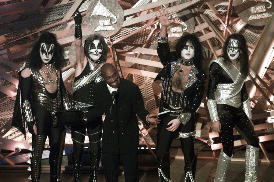 Рок-группа KISS и рэпер Тупак Шакур на&nbsp;церемонии награждения Grammy Awards в&nbsp;Лос-Анджелесе, 1996&nbsp;год 