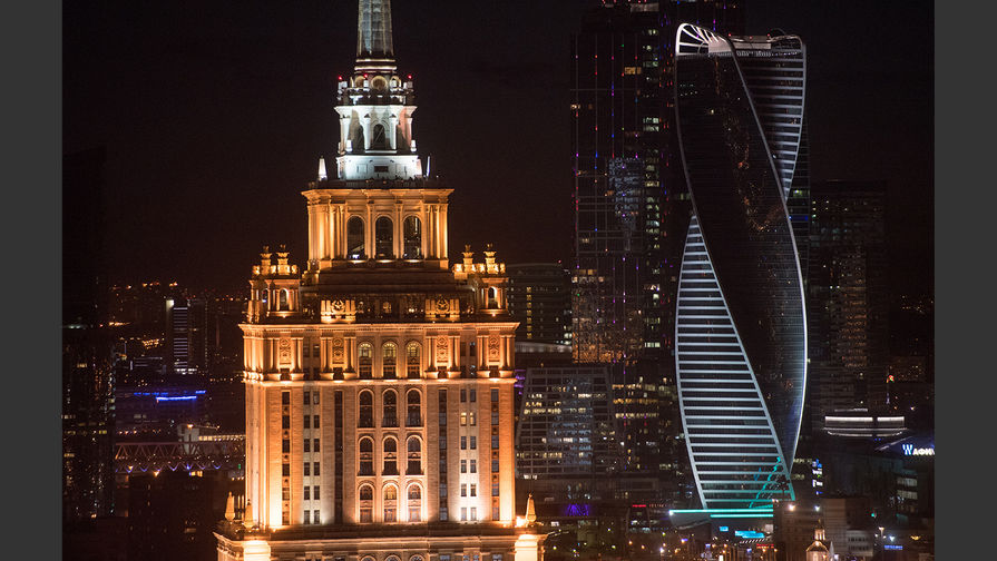 Вид на гостиницу «Украина» и Московский международный деловой центр «Москва-Сити»