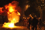В Греции начались массовые беспорядки в связи с тем, что парламент страны проголосовал за новое кредитное соглашение с Евросоюзом.