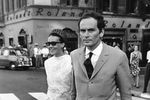 Французская актриса Жанна Моро и модельер Пьер Карден на улице Рима, 1964 год