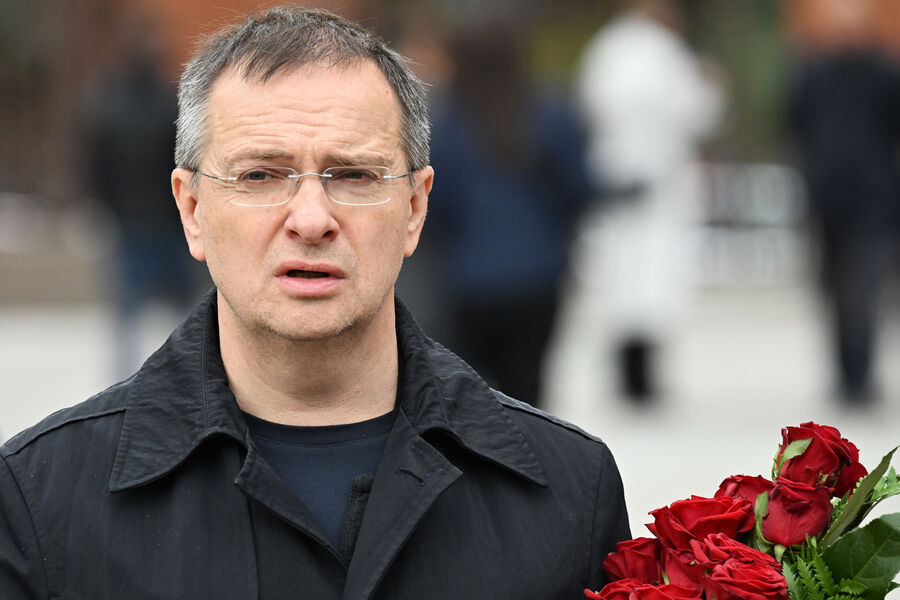 Помощник президента РФ Владимир Мединский на&nbsp;церемонии прощания с&nbsp;режиссером и телеведущим Тиграном Кеосаяном в&nbsp;армянской церкви Святого креста в&nbsp;Москве, 28&nbsp;сентября 2025&nbsp;года