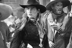 Шэрон Стоун в фильме «Быстрый и мертвый» (1995)