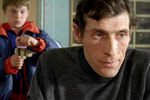 Кадр из сериала «Громовы» (2006)