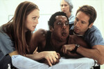 <b>«Эволюция» (2001)</b>
<br><br>
В фантастической комедии Айвана Райтмана Духовны сыграл биолога из колледжа где-то в Аризоне, которому выпадает удача исследовать упавший в пустыне метеорит. В инопланетном теле обнаружена голубая кровь, которую забирает в лабораторию ученый. Очень скоро в ней появляются сначала одноклеточные, а потом и многоклеточные организмы. И это только начало настоящей катастрофы.