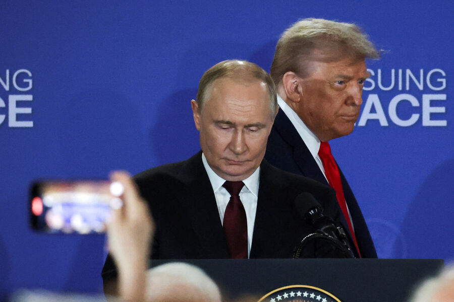 Президент РФ Владимир Путин и президент США Дональд Трамп во время пресс-конференции на&nbsp;военной базе Эльмендорф&nbsp;- Ричардсон на&nbsp;Аляске, 16&nbsp;августа 2025&nbsp;года
