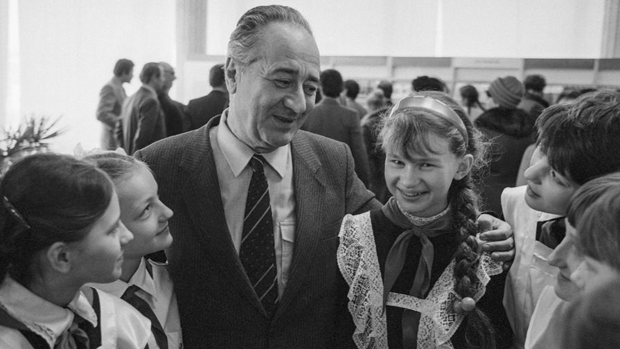 Писатель Анатолий Алексин во время встречи со школьниками Минска на&nbsp;Книжной неделе, 1987&nbsp;год