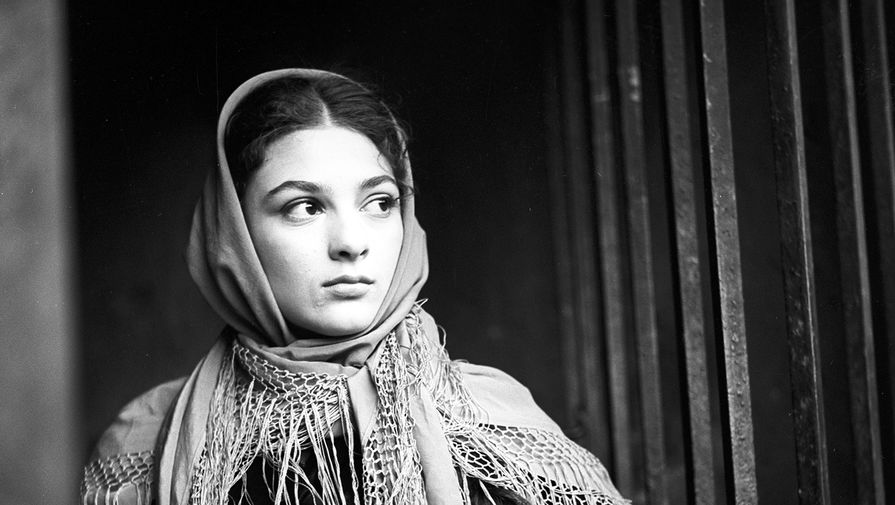 Кадр из&nbsp;фильма &laquo;Живой труп&raquo; (Ленфильм, 1968&nbsp;год). Режиссер-постановщик &mdash; Владимир Венгеров. Светлана Фомичева (Тома) в&nbsp;роли цыганки Маши